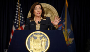Hochul Urges Return of Refugees Sent to Florida to Reclaim Their Income