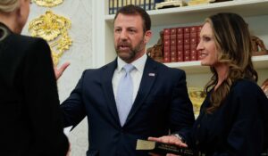 New Cabinet Secretary’s Background as Plumber Praised