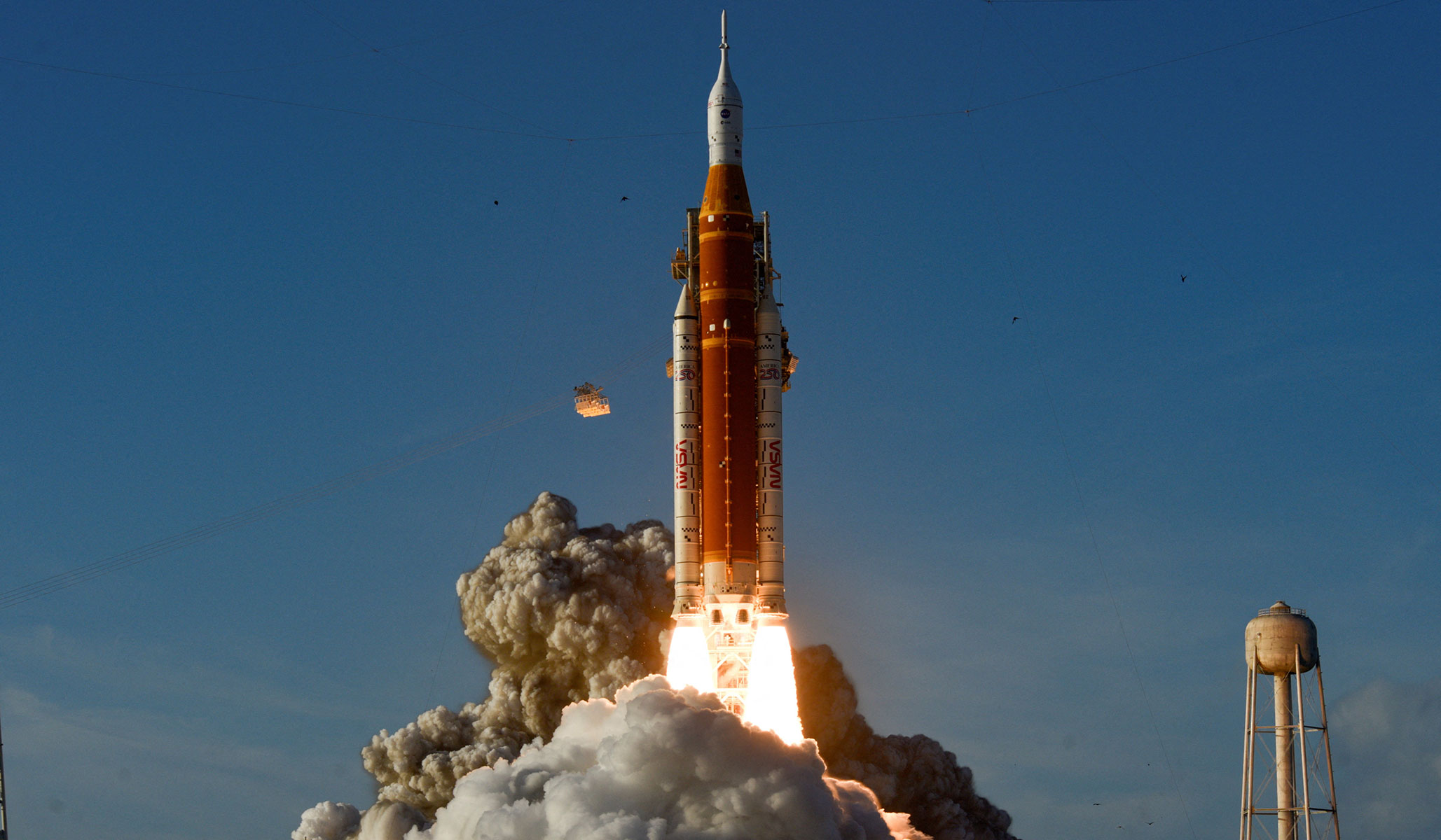 Advocates Urge Focus on Manned Mars Mission Over Lunar Return